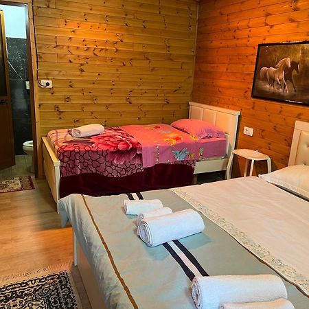 Bujtina Uji I Panjes, Log Cabins Dukat Eksteriør bilde