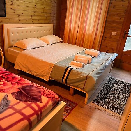 Bujtina Uji I Panjes, Log Cabins Dukat Eksteriør bilde