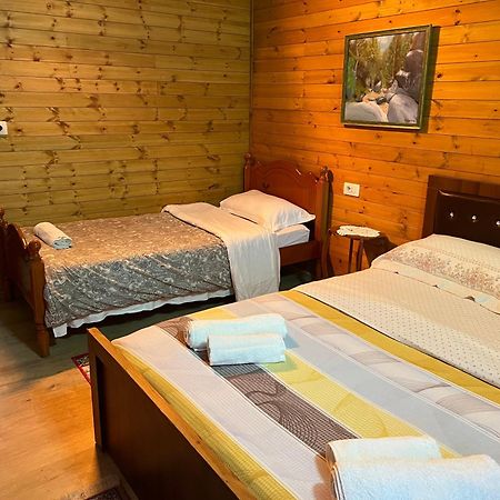 Bujtina Uji I Panjes, Log Cabins Dukat Eksteriør bilde