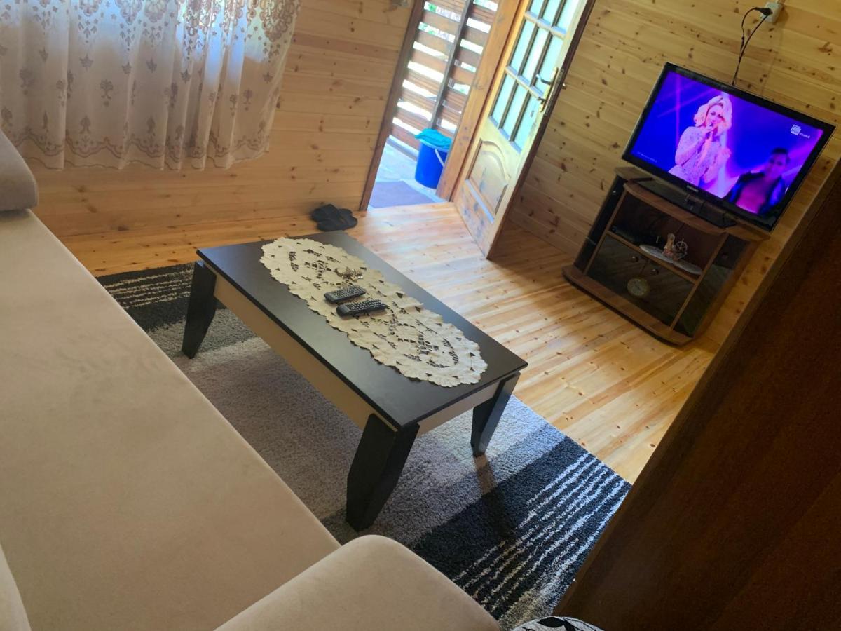 Bujtina Uji I Panjes, Log Cabins Dukat Eksteriør bilde