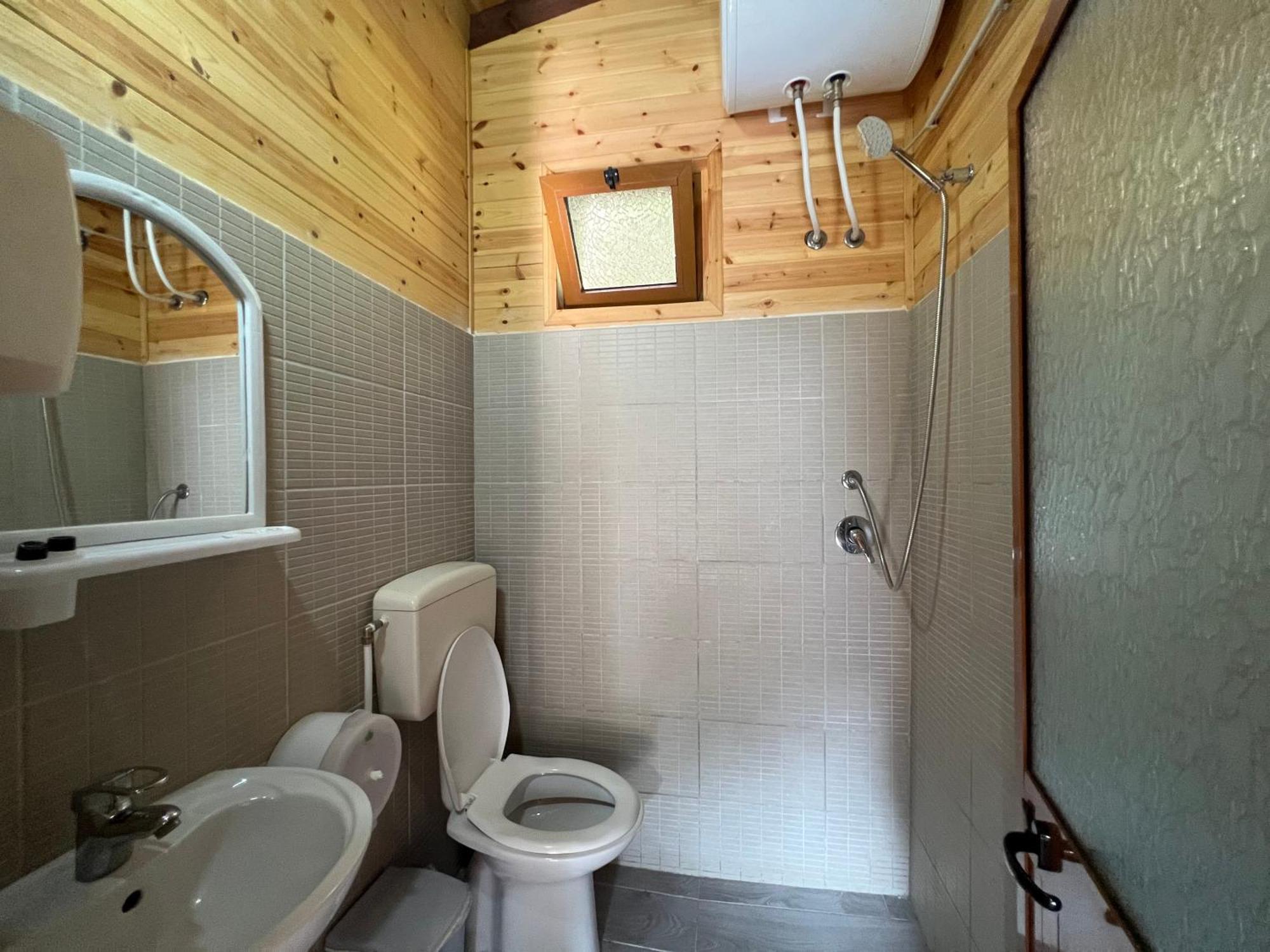 Bujtina Uji I Panjes, Log Cabins Dukat Eksteriør bilde