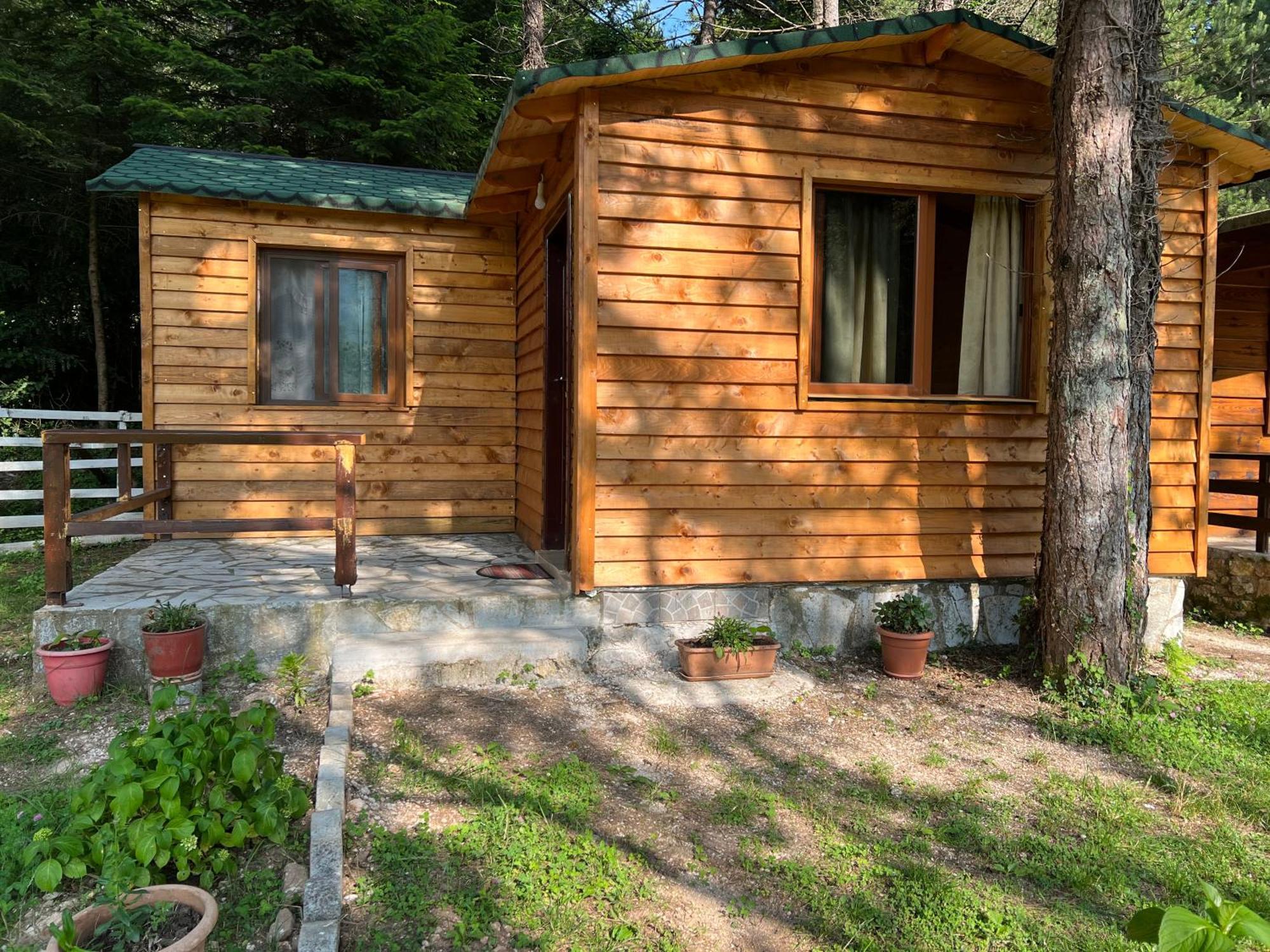 Bujtina Uji I Panjes, Log Cabins Dukat Eksteriør bilde