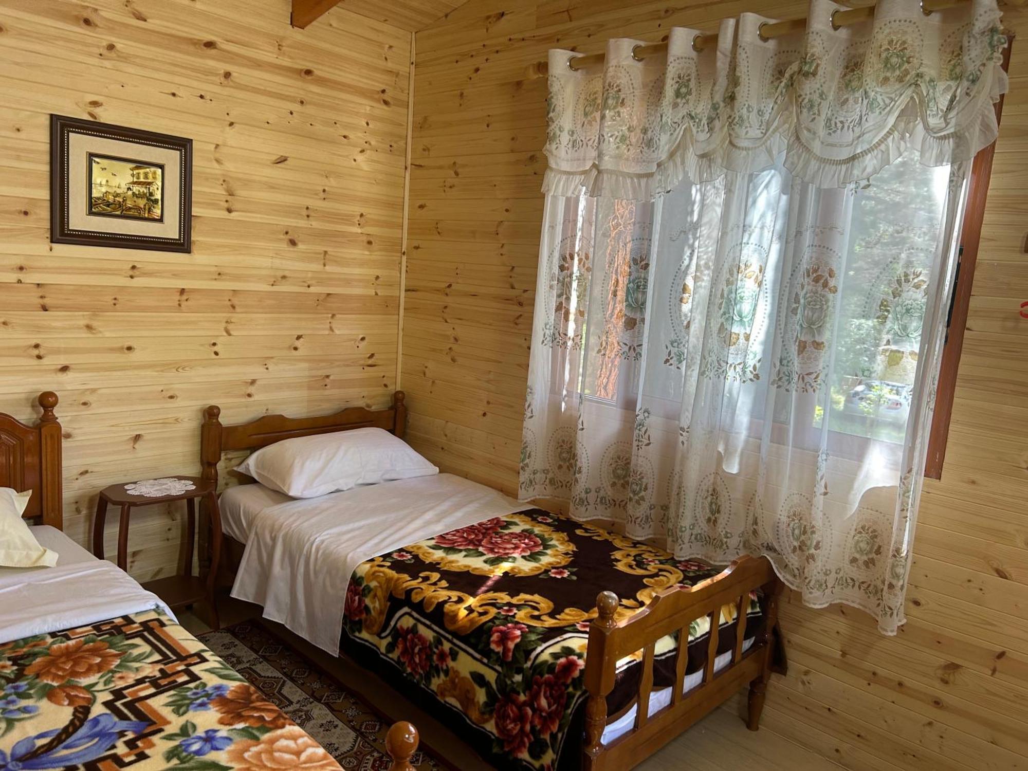 Bujtina Uji I Panjes, Log Cabins Dukat Eksteriør bilde